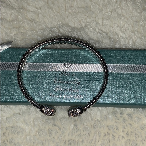 Cuff Bracelet - Picture 3 of 7